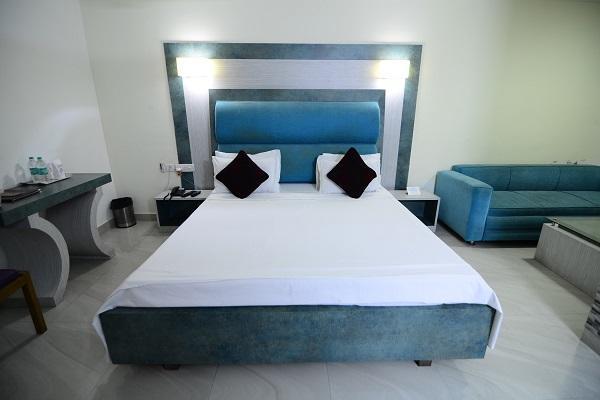 Hotel Little Palace Dibrugarh Bagian luar foto