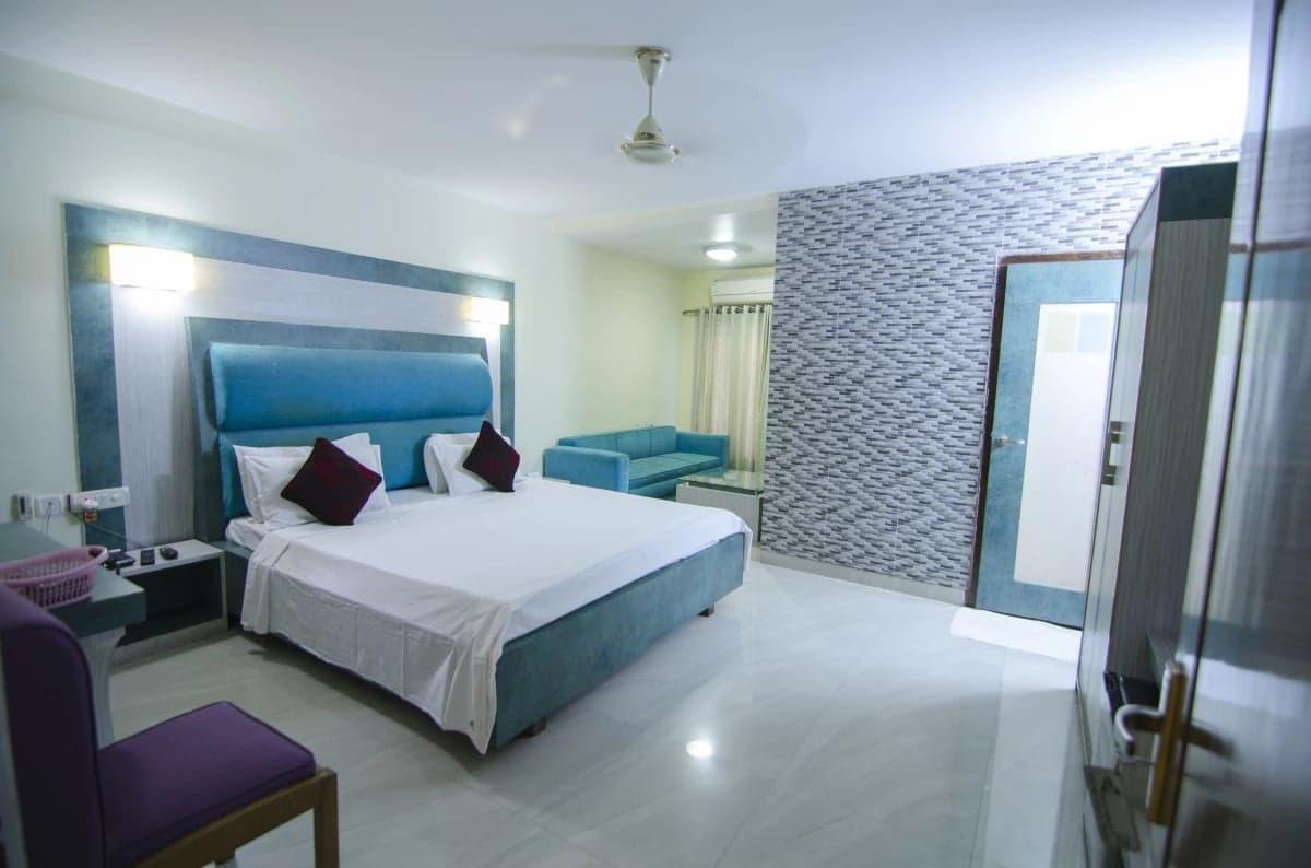 Hotel Little Palace Dibrugarh Bagian luar foto